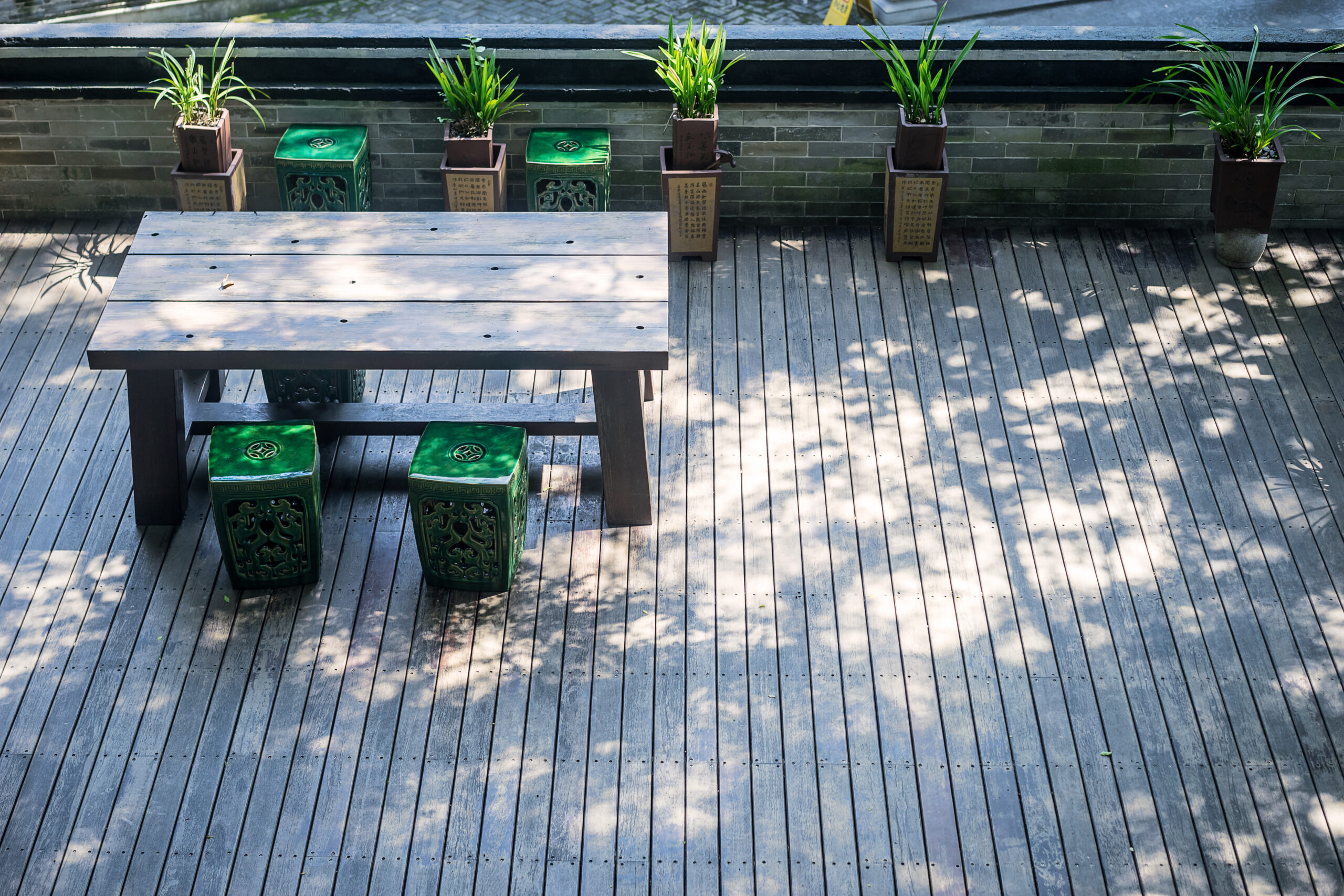 Table-chaise-terrasse-bois - CAEN-AMENAGEMENTS-EXTERIEURS - Terrassement - Caen - 14